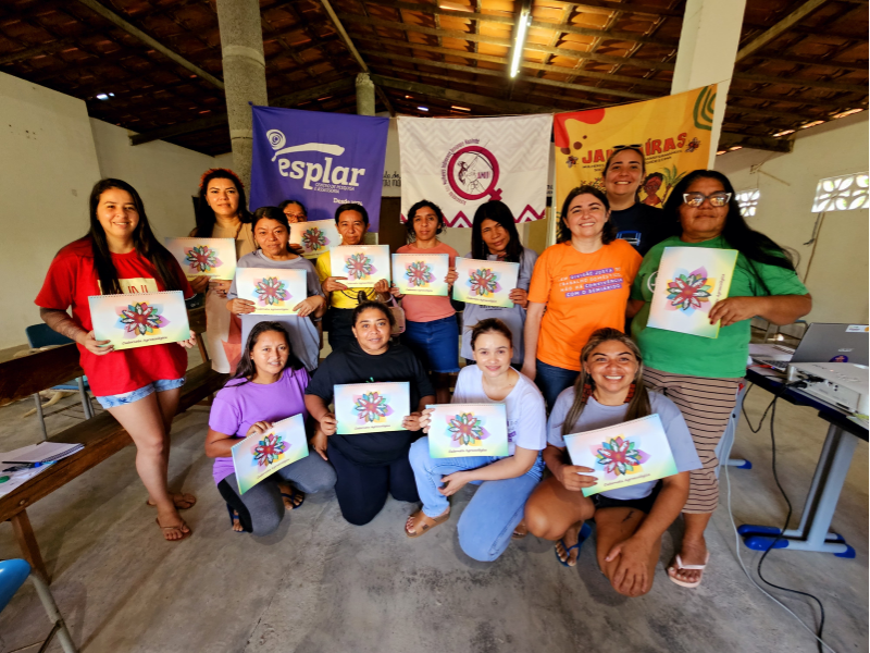 Mulheres artesãs de Aquiraz participam de oficina sobre Caderneta Agroecológica