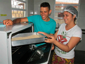 Beneficiamento de gergelim abre oportunidades para jovens de Choró