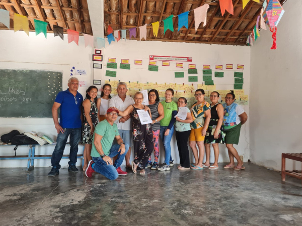 Antônio Marques, Samara Santos e Ronildo Mastroianni junto com as famílias participantes.