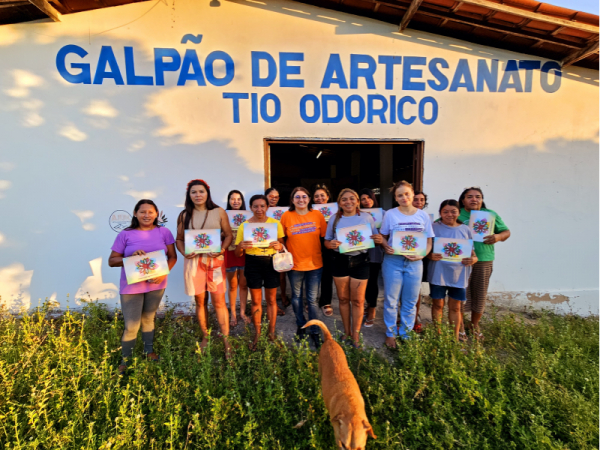 Mulheres artesãs de Aquiraz participam de oficina sobre Caderneta Agroecológica